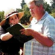 Maria de la Fuente consults with Tom Valentine, co-owner of VTR Seeds, who supplied seeds for some of the researched chile pepper varieties.