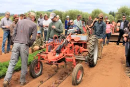 Electric cultivating tractor