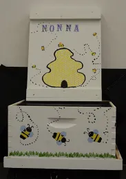 Vaca Valley 4-H'er Adrianna Haddon decorated this hive. (Photo by Kathy Keatley Garvey)