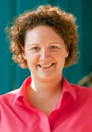 Extension apiculturist Elina Niño