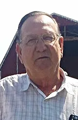 Don Ritchey of Dixon gave the Tremont 4-H'ers their first hive. (Photo by Sarah Anenson)