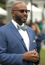 Assemblyman Mike Gipson of Southern California visited the ANR booth.