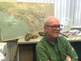 El aguacate debe ser retirado del árbol antes de que empiece a ablandarse, señala el asesor de Extensión Cooperativa de UC, Ben Faber. (Fotografía de UC ANR)