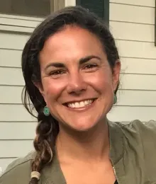 Picture of Alli Rowe, author.