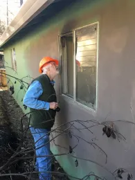 Heat from vegetation burning close to the structure can break a window. Photo by Yana Valachovic