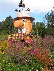 How to Attract and Maintain Pollinators in your Garden, Pub #8498