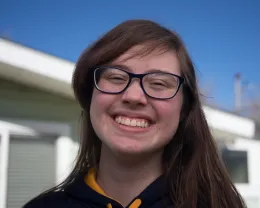 Soft light on face under a diffuser