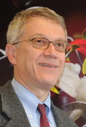 Walter Leal, recipient of the PBESA Distinguished Achievement Award in Teaching (Photo by Kathy Keatley Garvey)