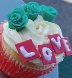 LOVE cupcake (2020_06_24 15_31_02 UTC)