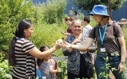 Master Gardeners at the UCCE San Joaquin County Demo Garden.