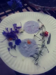 You can add flowers to your seed paper gift tags too!