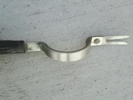 Hand tool for removing tap rooted plants