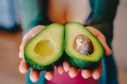 Avocado halves Image by Juraj Varga from Pixabay