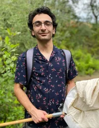 Co-first author microbiologist Dino Sbardellati of the Vannette lab, is a graduate student in the UC Davis Microbiology Graduate Group.