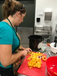 slicing peaches