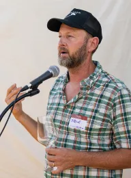 Steve Matthiasson, co-owner of the Matthiasson Winery, addresses the crowd. (Photo courtesy of Jael Mackendorf, UC Davis College of Agricultural and Environmental Sciences)