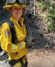 Lindsay Jackson, bombero estacional de la estación CAL FIRE.