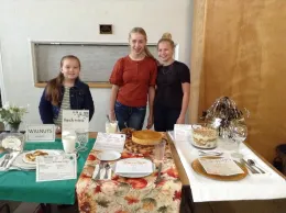 Traditional Table Displays