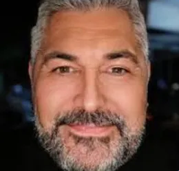 Ricardo Vela, program manager of UC ANR News and Information Outreach in Spanish, won the ACE 2024 Rising Star Award.