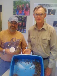 Extension apiculturist Eric Mussen (1944-2022) with Perry Poe of the CDFA Integrated Pest Control Branch.