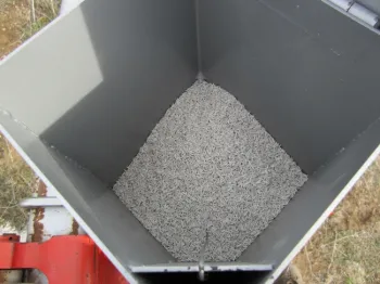 FlechaFescueSeedInYeomansPlowSeeder