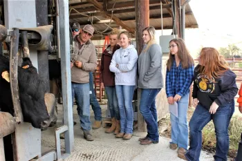 Clint Tipton shows students the hydraulic cattle chute.
