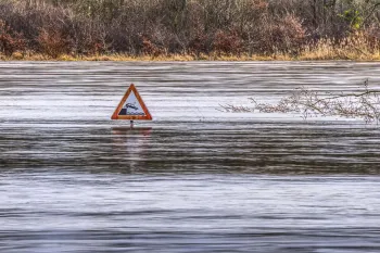 Flood - Markus Distelrath, Pixabay