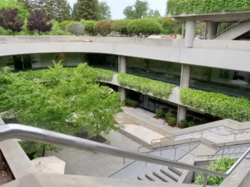 calPers building courtyard