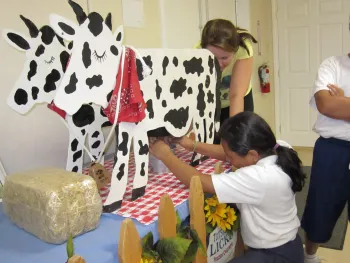 Bessie the wooden dairy cow