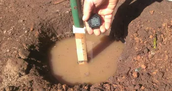 It’s easy to check your soil's drainage; dig a hole, fill it with water, and time how long it takes to drain. Photo: San Diego Water Authority