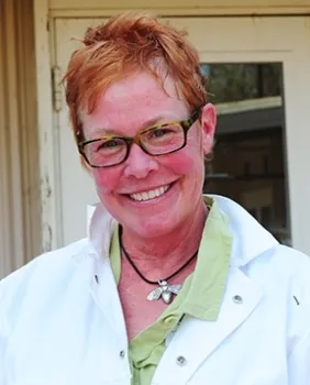 Cheryl Veretto, California Master Beekeeper, died Aug. 3 in Texas. (Photo by Kathy Keatley Garvey)