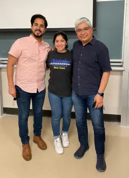 Samuel Sandoval-Solís (drcha) , profesor asociado de la Universidad de California Davis