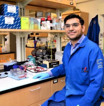 Nematologist Shahid Siddique (Photo by Kathy Keatley Garvey)