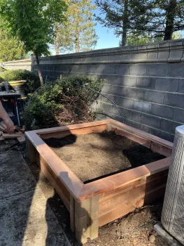 Raised garden bed