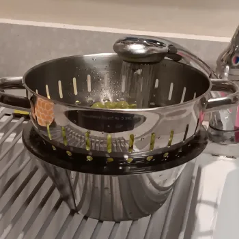 cooling grapes in a colander