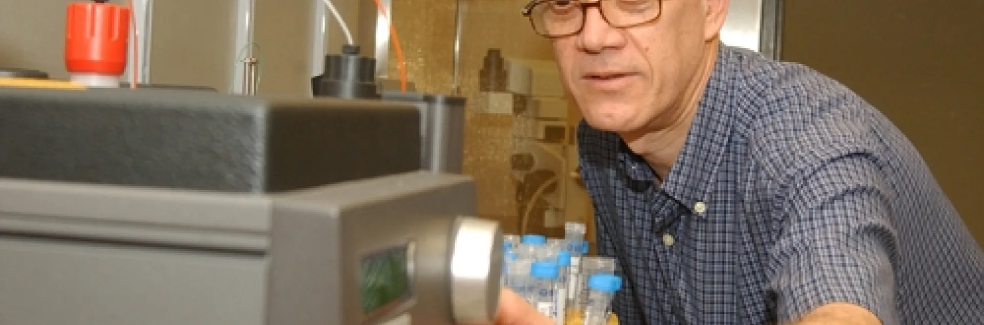 CHEMICAL ECOLOGIST Walter Leal, professor of entomology at the University of California, Davis, working in his lab. (Photo by Kathy Keatley Garvey)