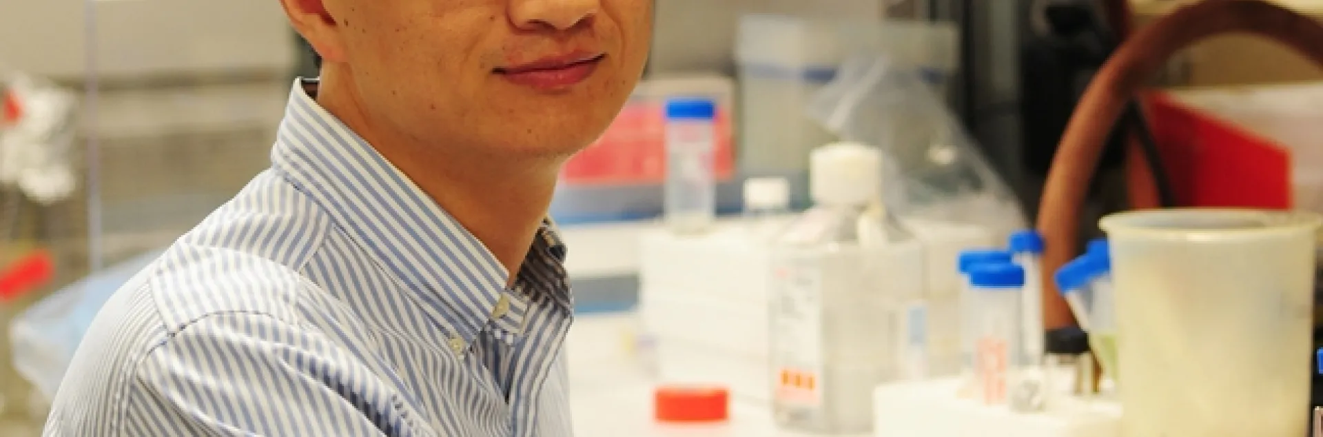 UC Davis postdoctoral researcher Zuodong Zhang. (Photo by Kathy Keatley Garvey)