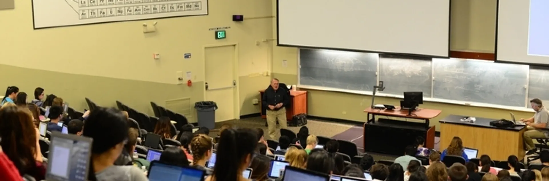 James Carey teaching a UC Davis chemistry class “how to make one-minute videos on the properties of the elements in periodic tables.” The result: 540 one-minute videos, probably a world record. (Photo by Kathy Keatley Garvey)