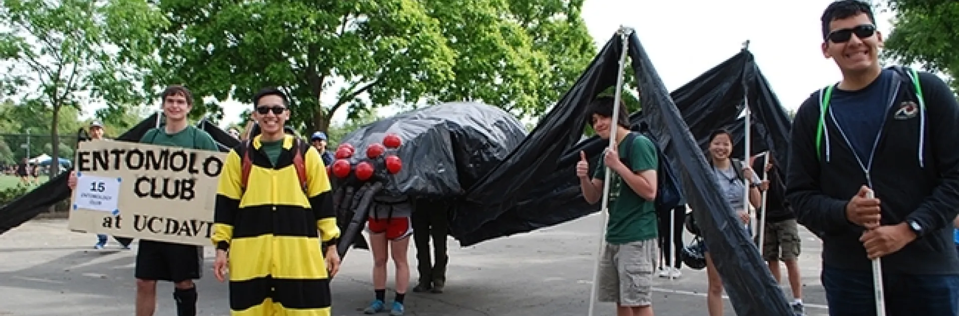 This is the UC Davis Entomology Club's 2017 prize-winning float depicting a 40-foot long black widow spider. (Photo by Melissa Cruz)