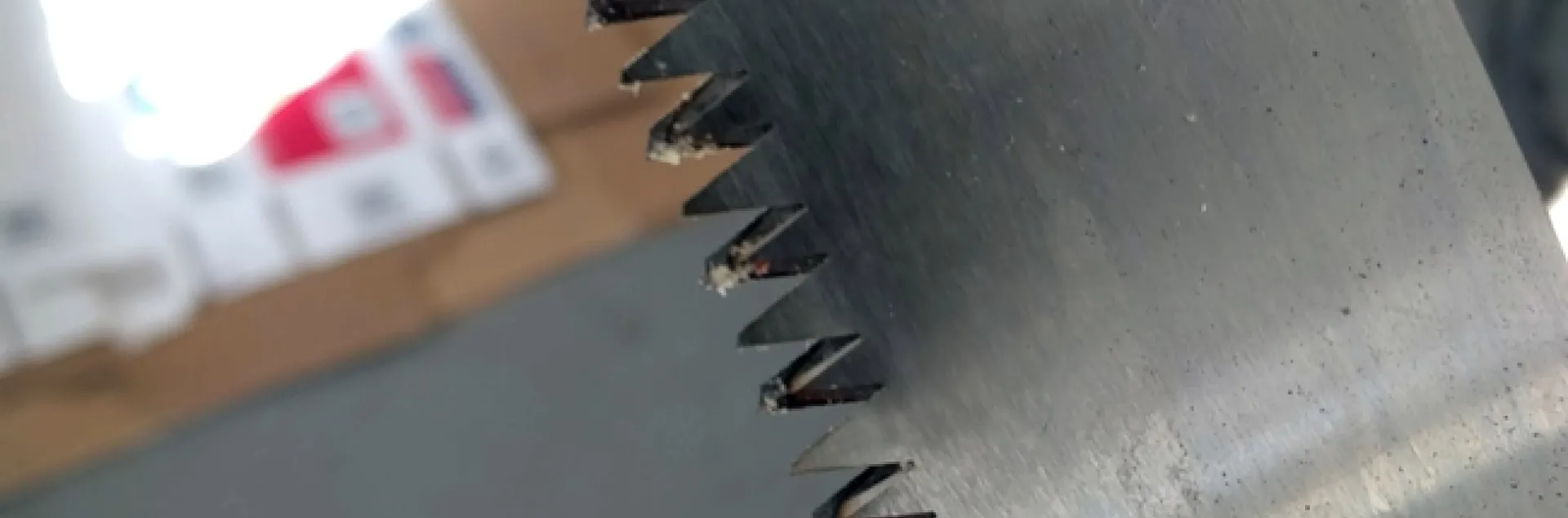 saw blade edge