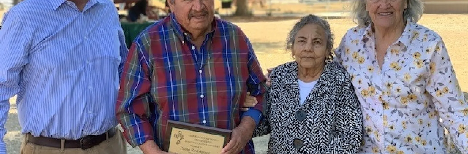 pablo with the award