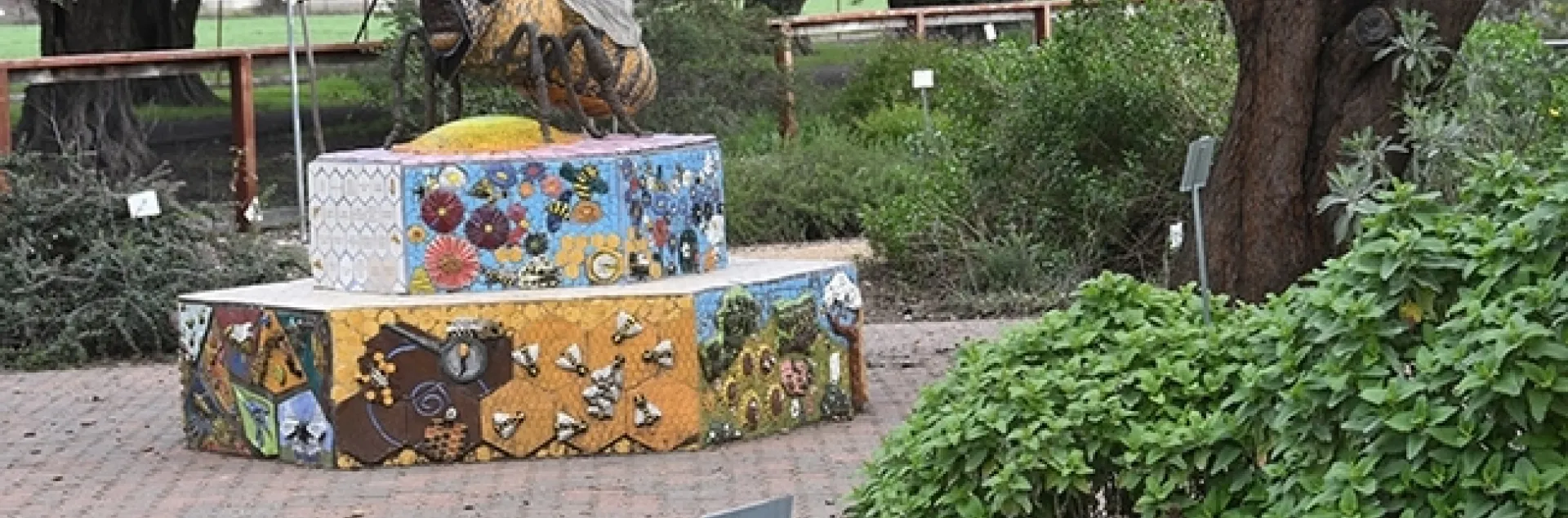 A six-foot worker bee, created by Donna Billick of Davis, anchors the Häagen-Dazs Honey Bee Haven on Bee Biology Road. (Photo by Kathy Keatley Garvey)