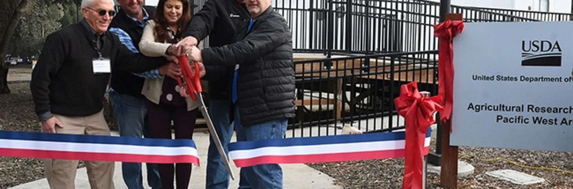 From left are almond pollination consultant Robert Curtis of Carmichael, retired director of agricultural affairs, Almond Board of California; queen bee breeder Brad Pankratz of Can-Am Apiaries, Orland; queen bee breeder Jackie Parks-Burris of Jackie Park-Burris Queen Bees, Palo Cedro and a past president of California State Beekeepers' Association; Darren Cox of Logan, Utah, past president of American Honey Producers; and Kelvin Adee of Bruce, S.D., president of American Honey Producers. (Photo by Kathy 