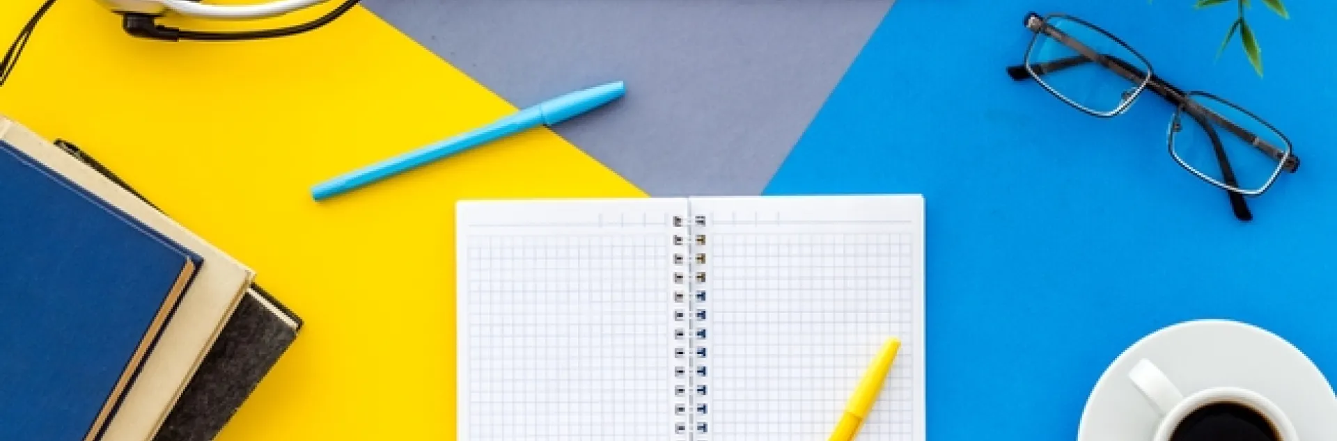 e-learning-online-course-computer-book-and-headpho