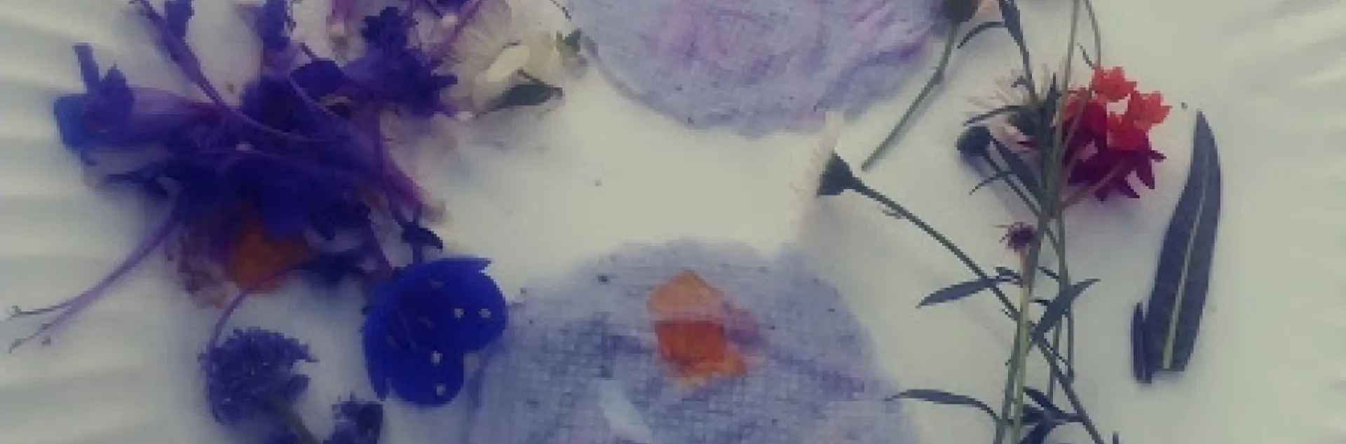 You can add flowers to your seed paper gift tags too!