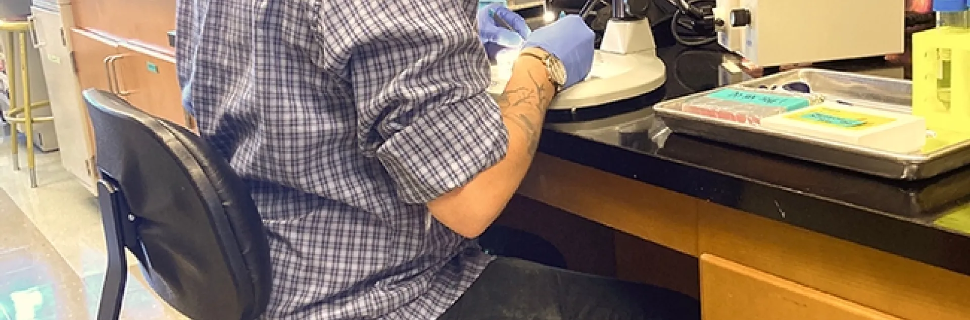 Postdoctoral fellow Sergio Hidalgo Sotelo of the Joanna Chiu lab working on his research.