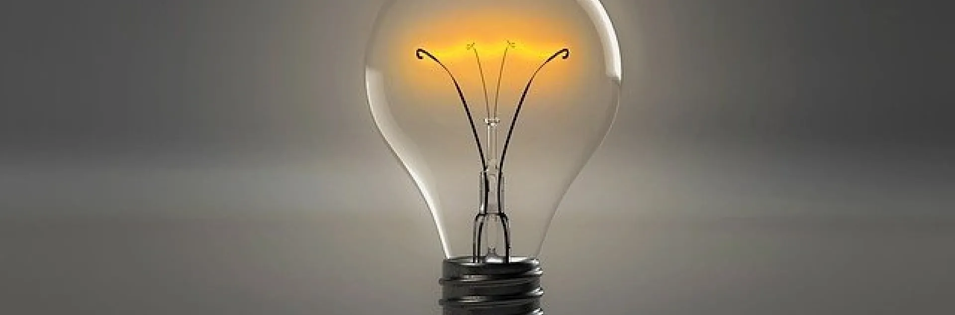 lightbulb-g96c01eb6d 640