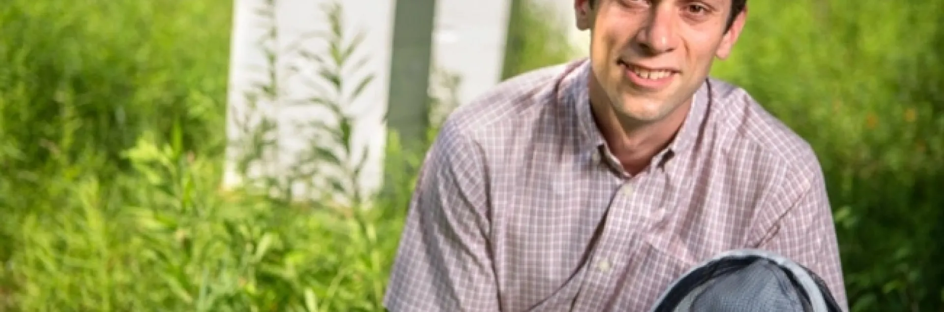 Scott McArt of Cornell will speak on "Pesticide Risk to Pollinators: What We Know and What We Need to Know Better" at the Wednesday, May 4 virtual seminar hosted by the UC Davis Department of Entomology and Nematology.