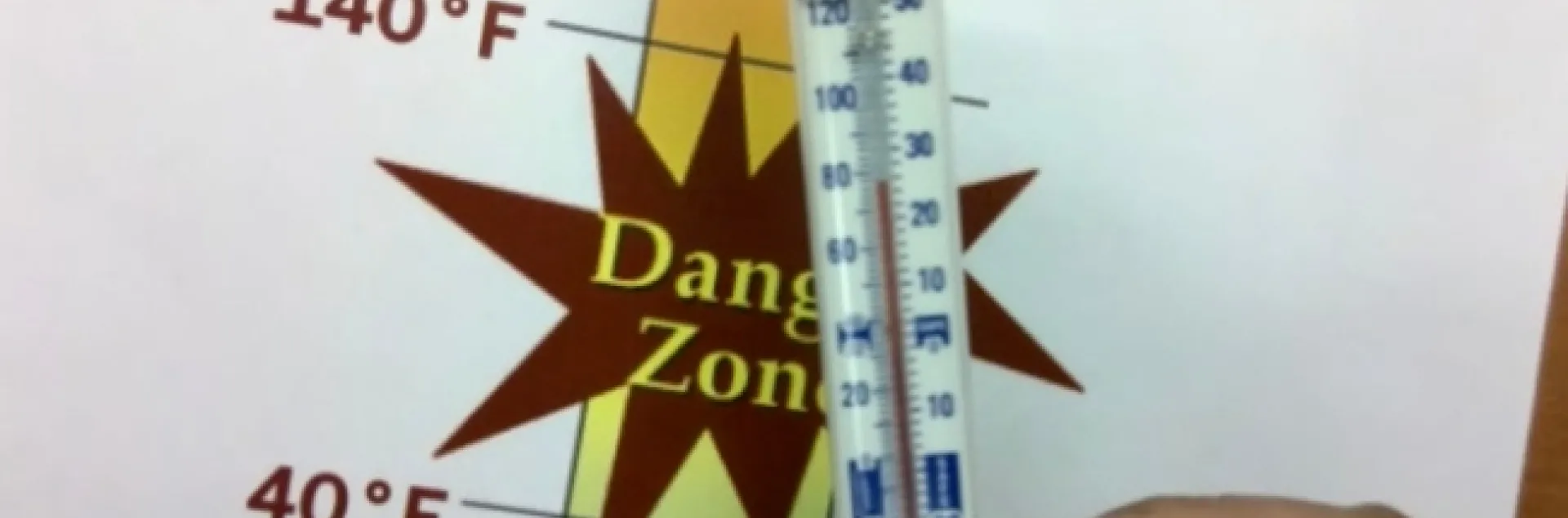 Se muestra un termómetro de comida. 