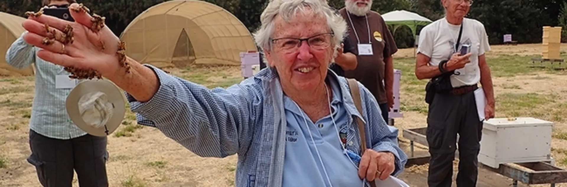 Petaluma beekeeper Ettamarie Peterson holds some newly emerged bees at a Randy Oliver demonstration at the 2007 Western Apicultural Society tour of the Harry H. Laidlaw Jr. Honey Bee Research Facility at UC Davis. (Photo by Kathy Keatley Garvey)